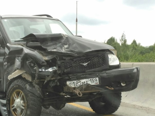 ​В Перми «УАЗ-Патриот» врезался в Peugeot: водитель иномарки погиб