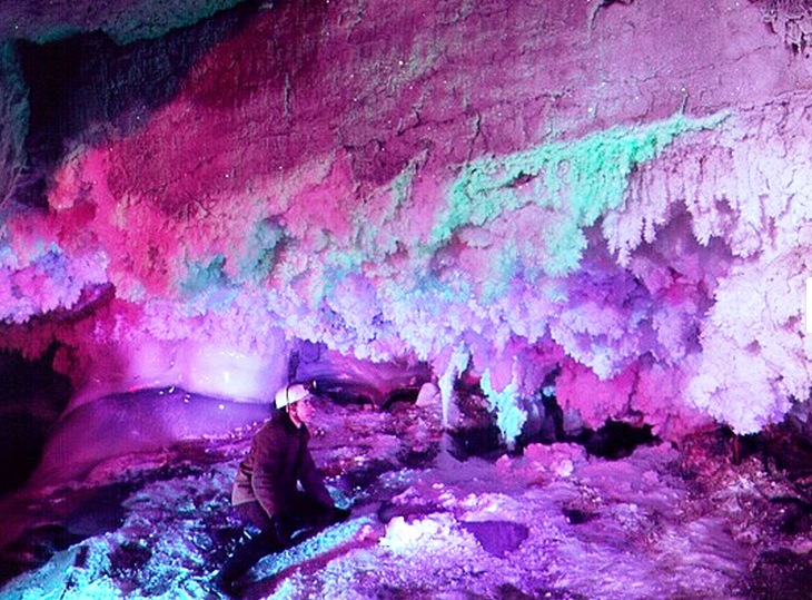 Ученые исследуют геологическую аномалию в Кунгурской ледяной пещере