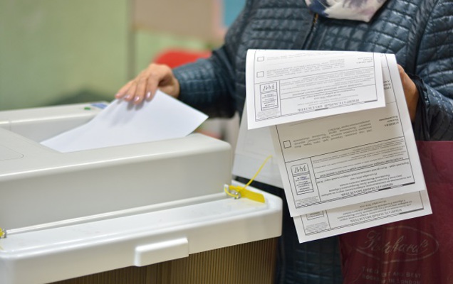 Андрей Степанов сдал документы на регистрацию в кандидаты губернатора