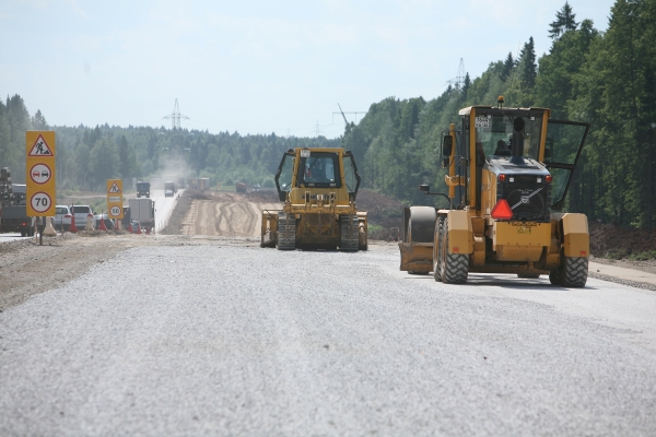 Правительство предлагает пересмотреть расходы на строительство автодорожных объектов в регионе