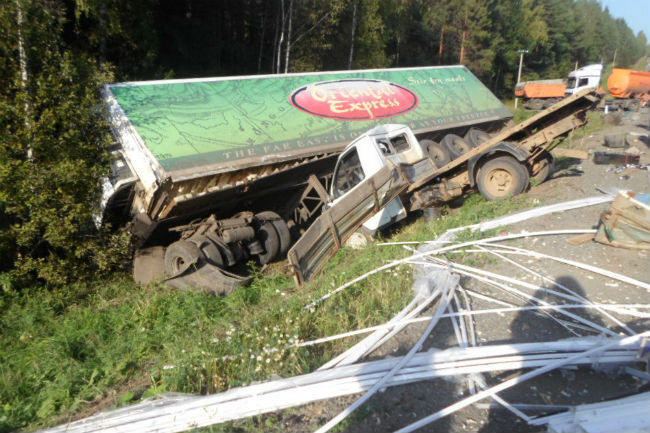 В массовом ДТП в Пермском крае погиб дорожный рабочий