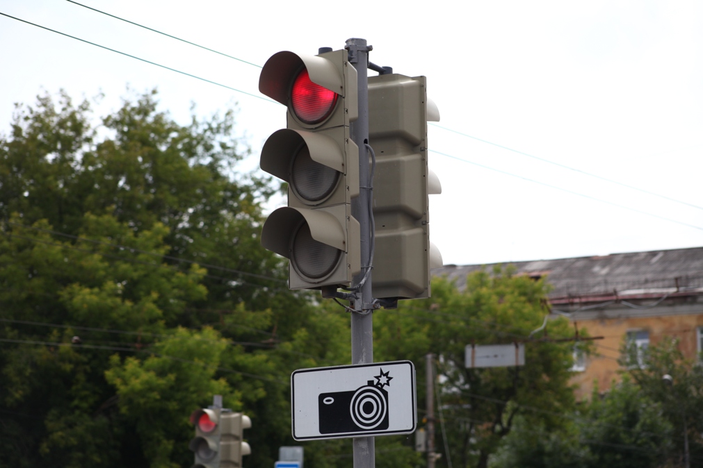 Перекресток улиц 1905 года, Лифанова и Свердлова теперь полностью регулируется светофором