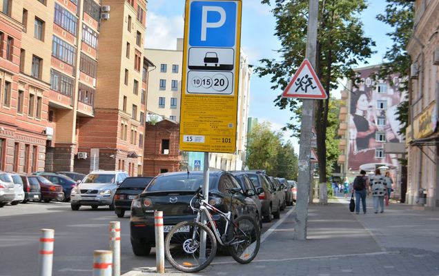За нарушение платной парковки 51 водитель в Перми выплатит штраф