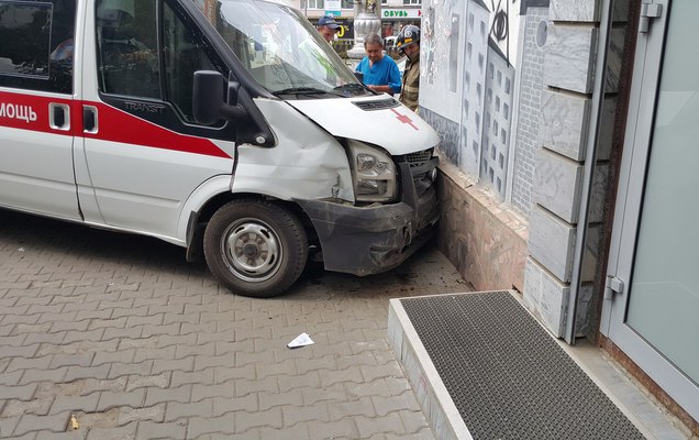 В Перми пассажирка машины скорой помощи в ДТП получила травмы головы