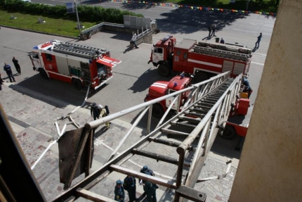 ​В Перми пожарные спасли пять человек из горящей квартиры