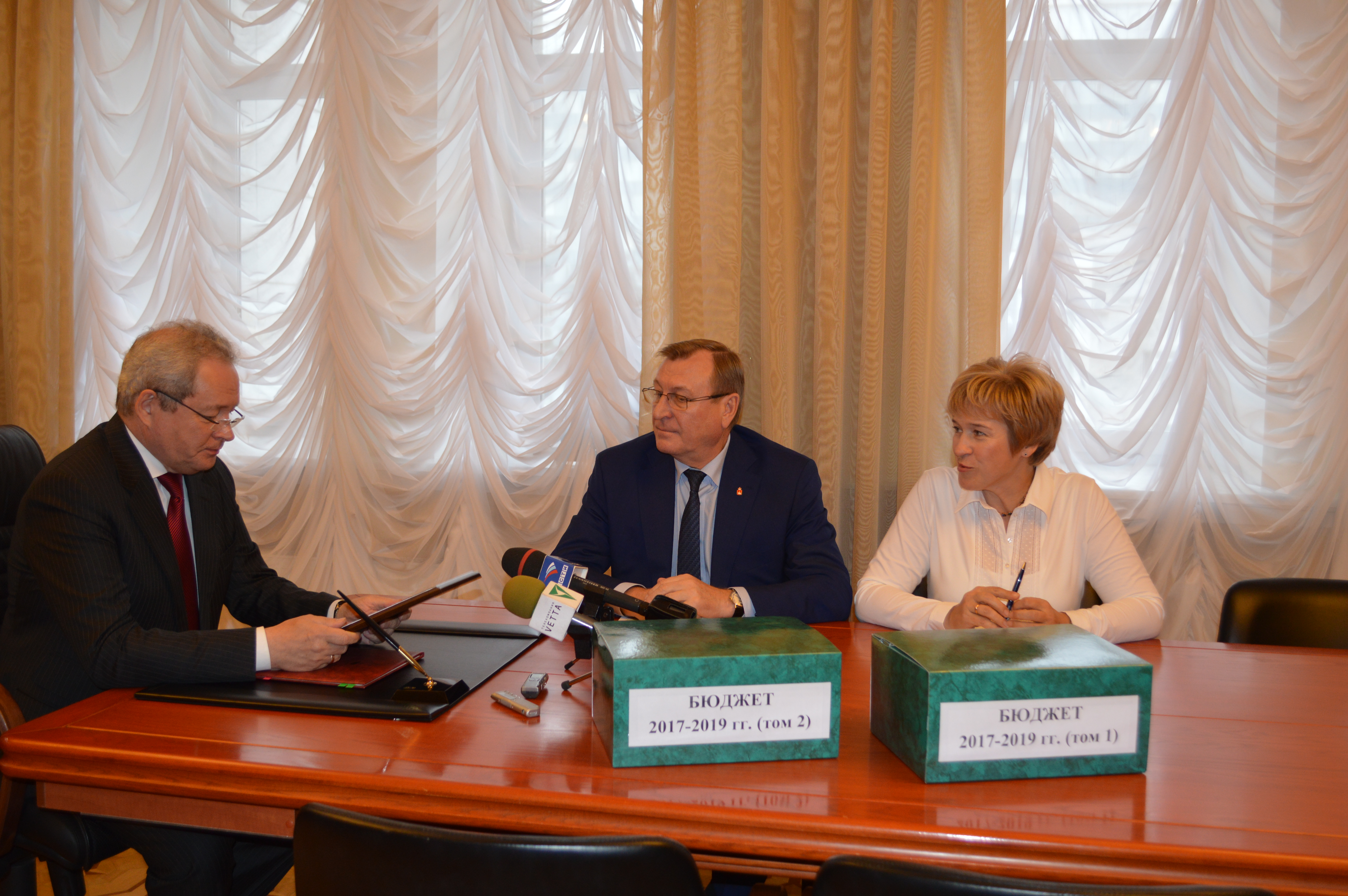 Губернатор Виктор Басаргин подписал проект бюджета Пермского края на 2017-2019 годы