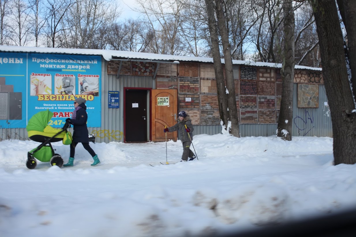 В Перми  8-летний мальчик попал в больницу после падения на него глыбы льда