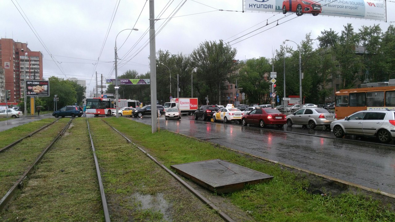 ​В Перми из-за ДТП на бульваре Гагарина образовалась пробка