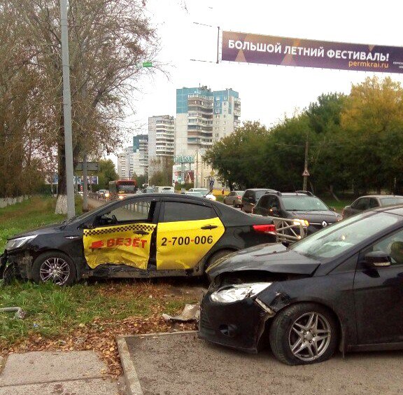 В Мотовилихинском районе Перми разбилось такси