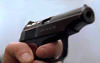 В Пермском крае продавец отобрала у грабителей пистолет