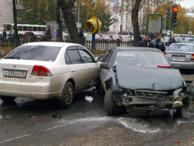Видеозапись эпизодов аварии в центре Перми