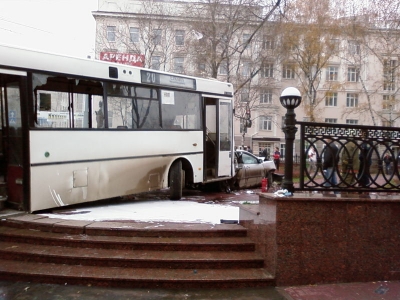 По данным МЧС, в ДТП в центре Перми с участием автобуса пострадал один человек