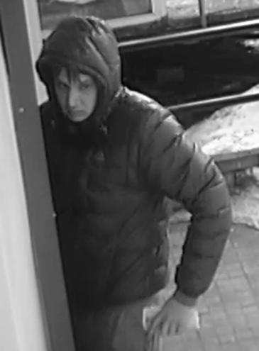 Полицейские разыскивают налетчика на салон «Связной»