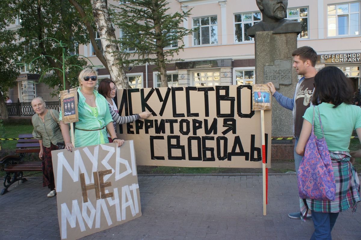 «Кто отменил 14-ую статью конституции?!» - пермские либералы на митинге в поддержку Pussy Riot. ФОТО