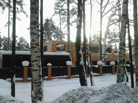 На ул. Кировоградской, 152 в Перми завершено около половины строительных работ по возведению поселка таунхаусов