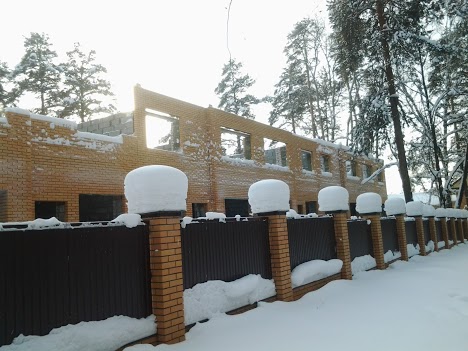 На ул. Кировоградской, 152 в Перми завершено около половины строительных работ по возведению поселка таунхаусов