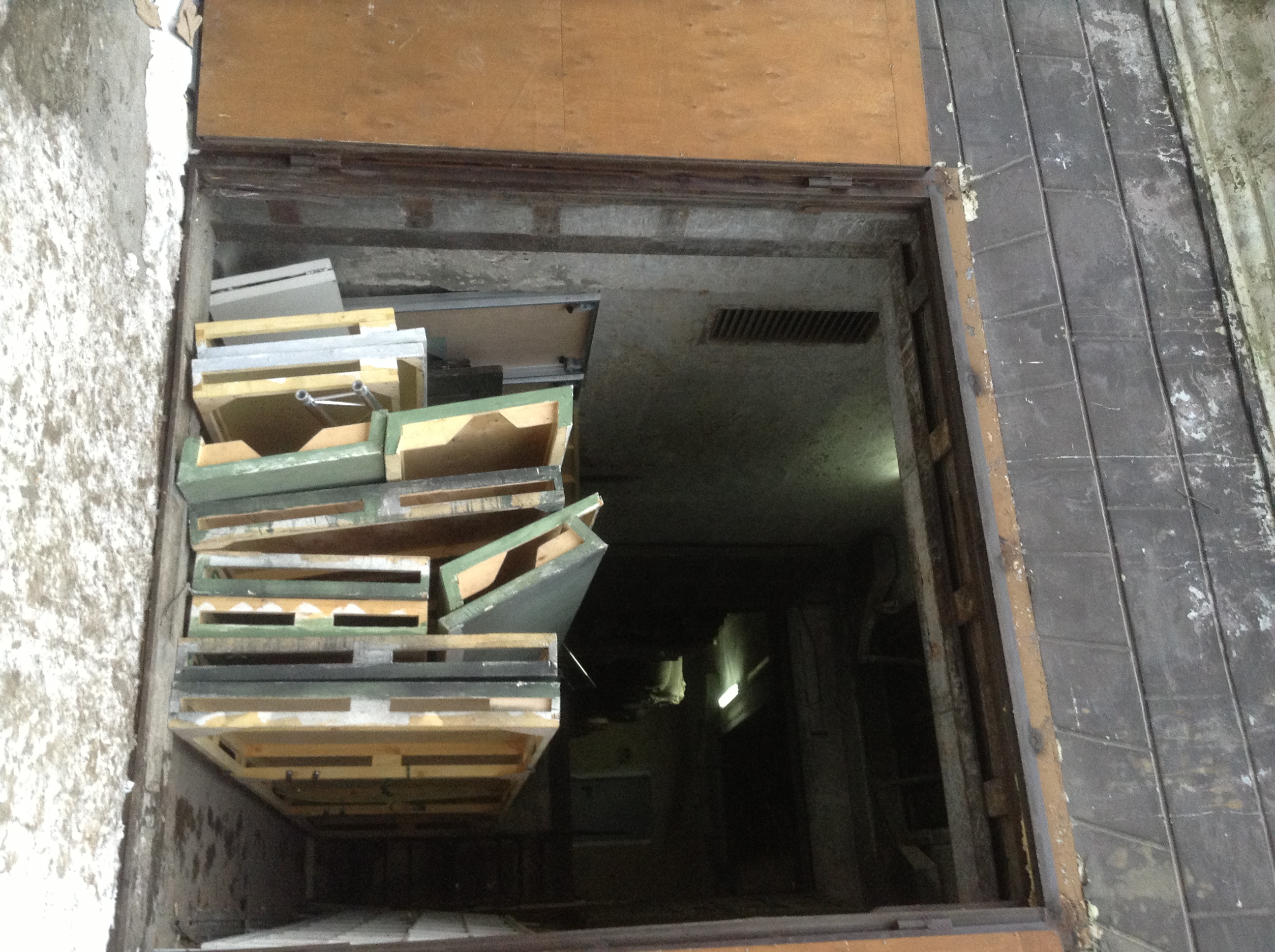 В Пермском оперном театре идет погрузка декораций - ФОТОФАКТ