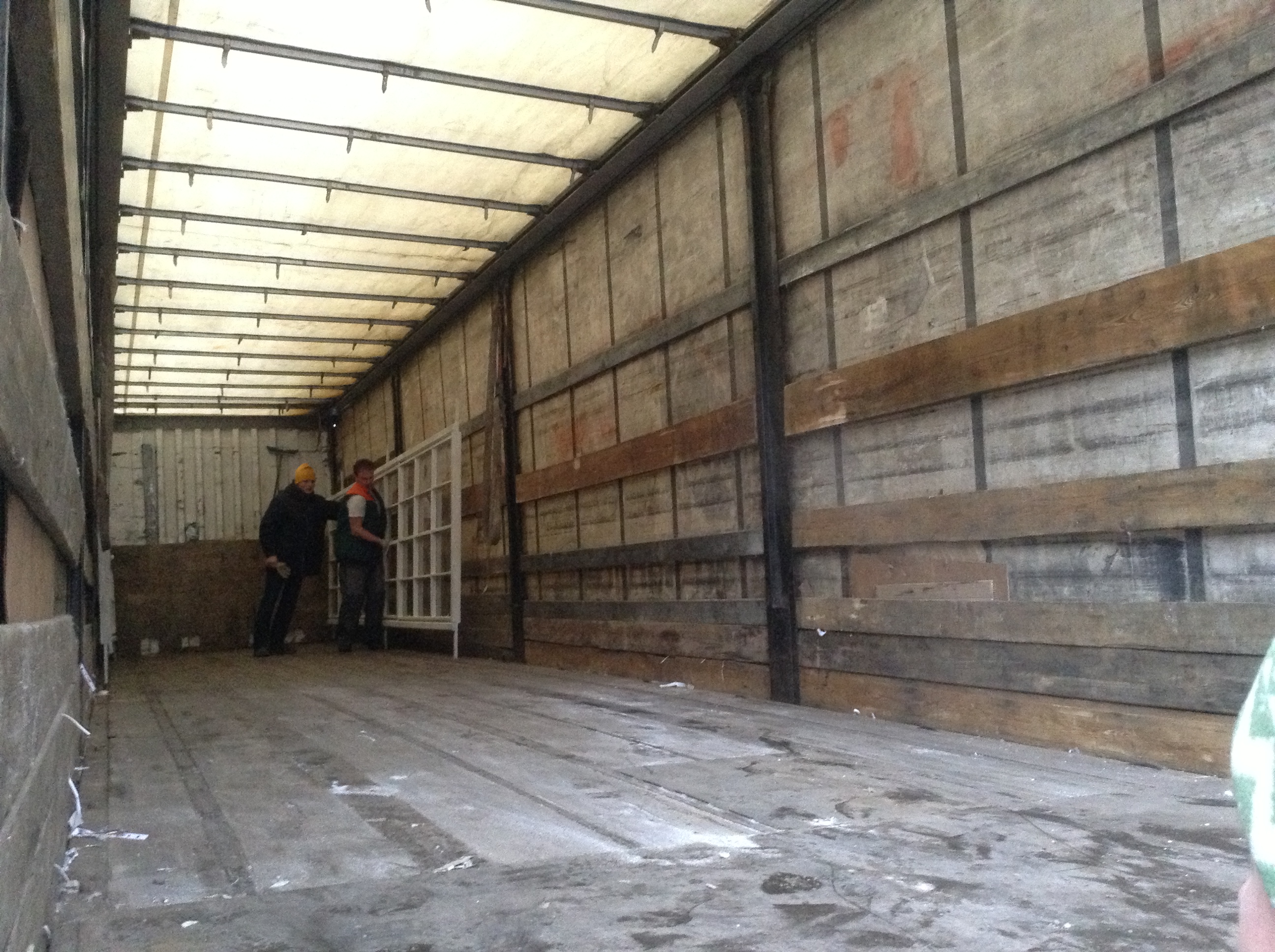 В Пермском оперном театре идет погрузка декораций - ФОТОФАКТ