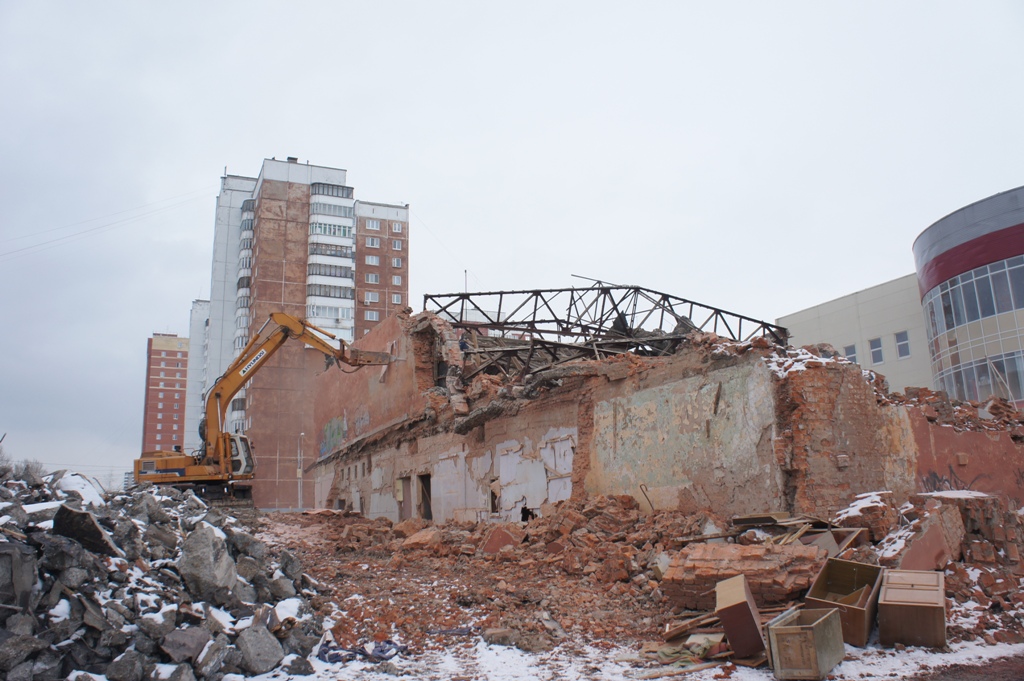 У «Столицы» снесли «Мир» - новый торговый центр построят ко второй половине 2014 года. ФОТОФАКТ 