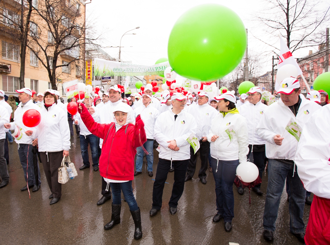 Более 1300 работников предприятий Группы «ЛУКОЙЛ» в Пермском крае приняли участие в первомайской демонстрации