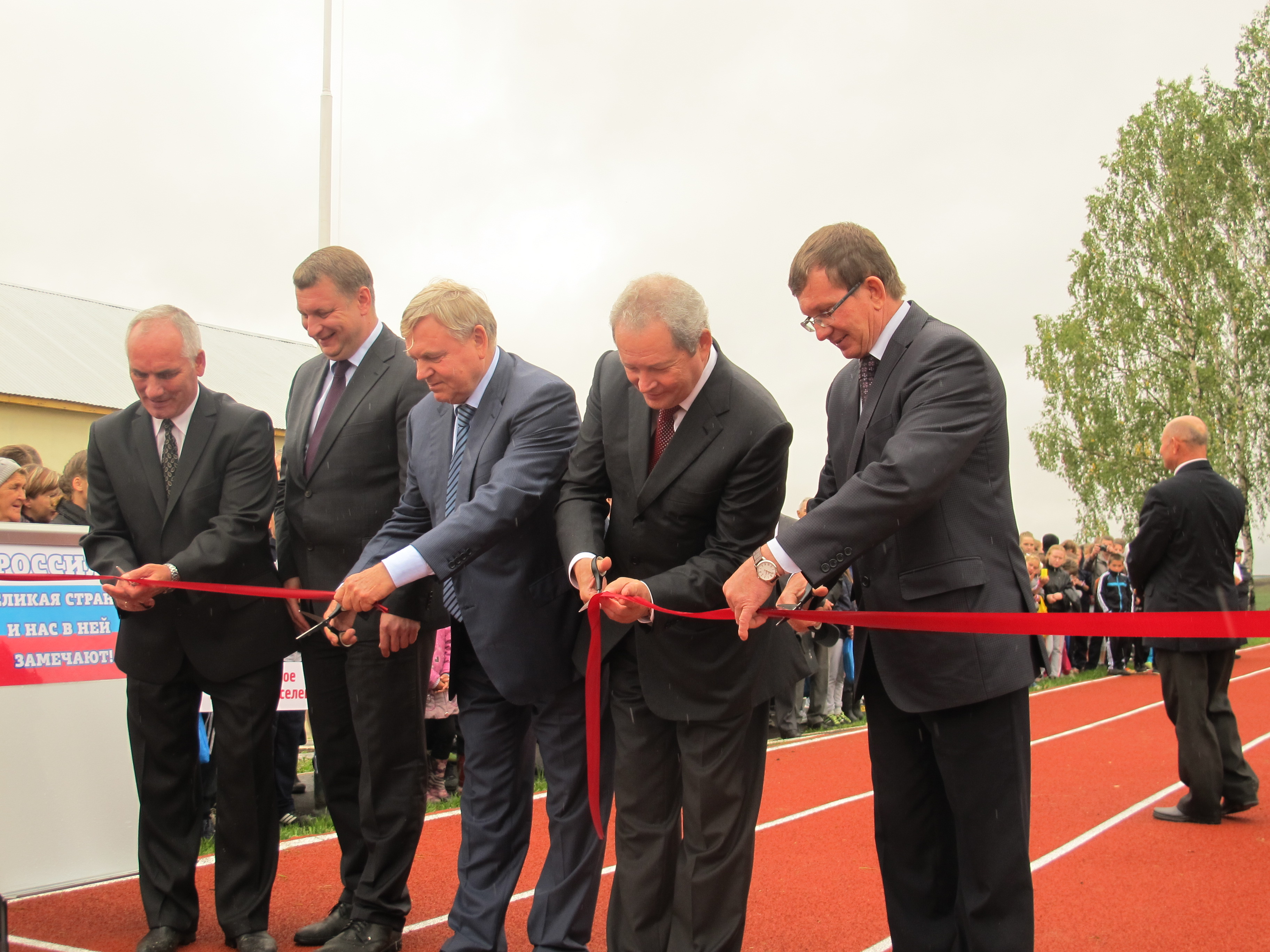 Новый межшкольный стадион в селе Ёгва Кудымкарского района открыл Виктор Басаргин