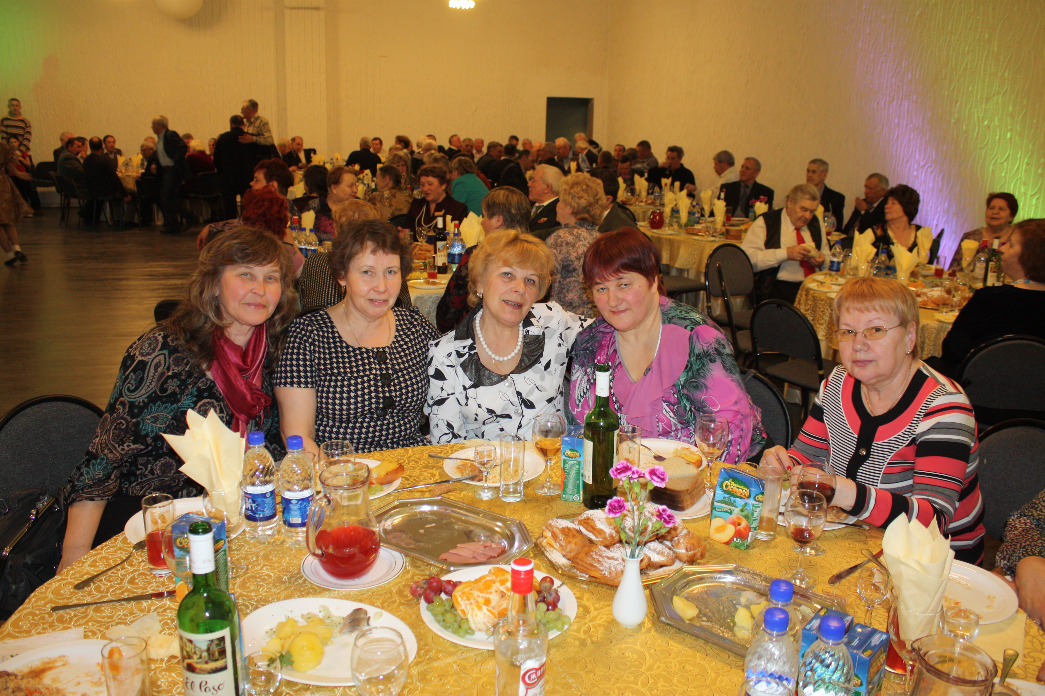 УРАЛХИМ поздравит своих ветеранов с Днем пожилого человека