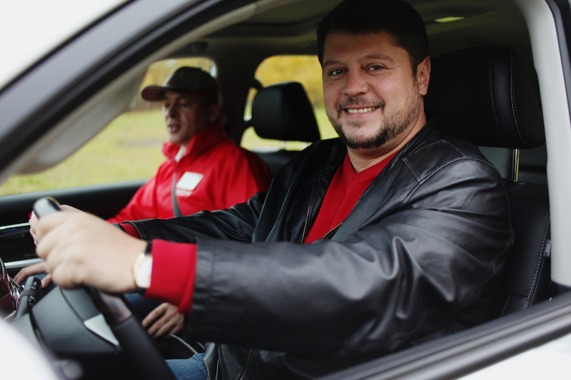 Десерт для гурманов: Илья Баршевский опробовал Land Cruiser 200