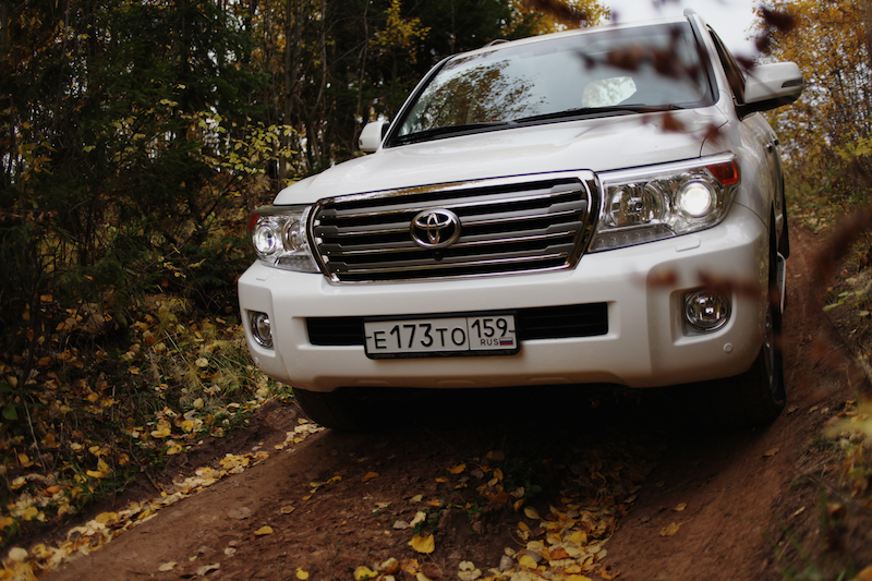 Десерт для гурманов: Илья Баршевский опробовал Land Cruiser 200