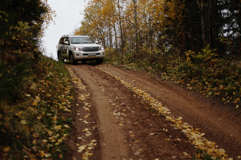 Десерт для гурманов: Илья Баршевский опробовал Land Cruiser 200