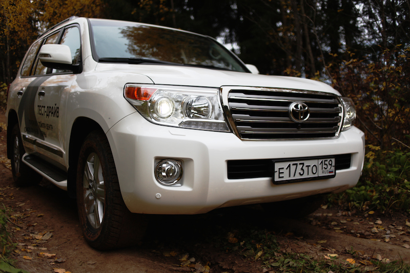 Десерт для гурманов: Илья Баршевский опробовал Land Cruiser 200