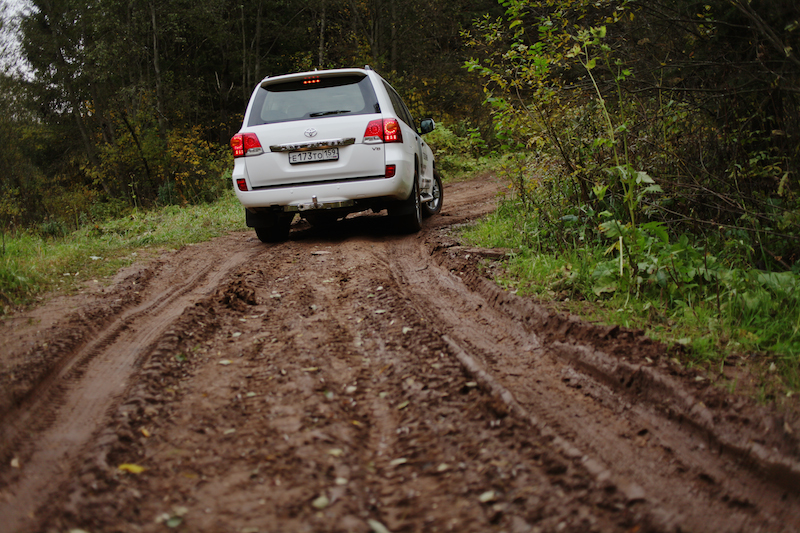 Десерт для гурманов: Илья Баршевский опробовал Land Cruiser 200