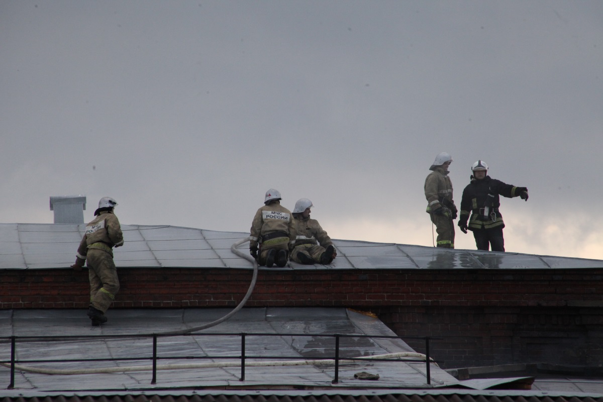 Как тушили пожар в здании Академии культуры. Фоторепортаж «bc»