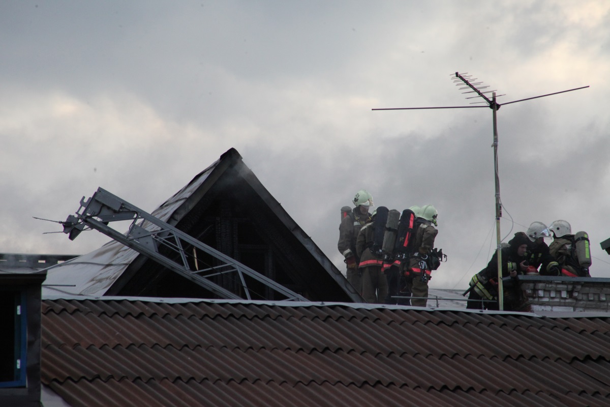 Как тушили пожар в здании Академии культуры. Фоторепортаж «bc»