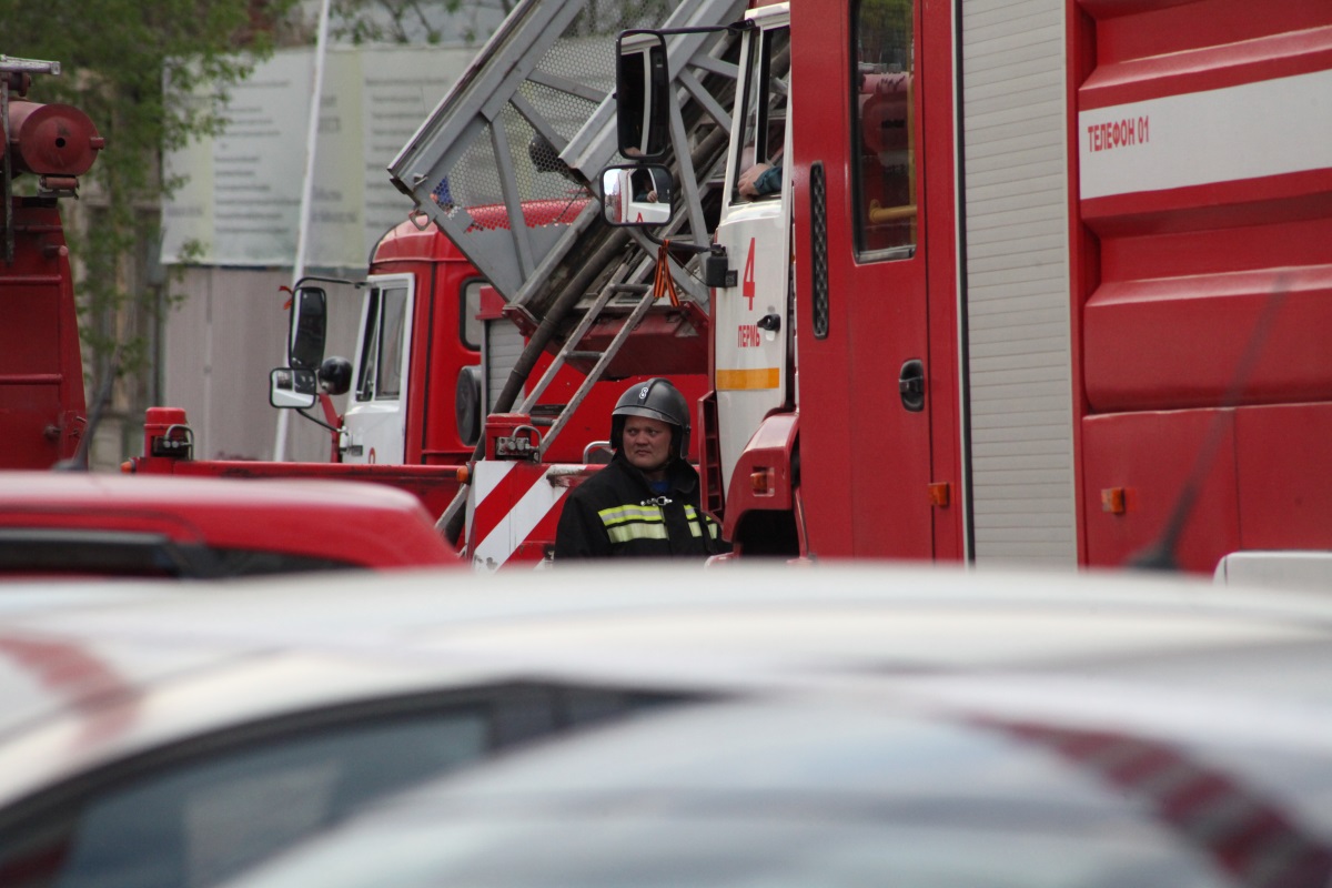 Как тушили пожар в здании Академии культуры. Фоторепортаж «bc»