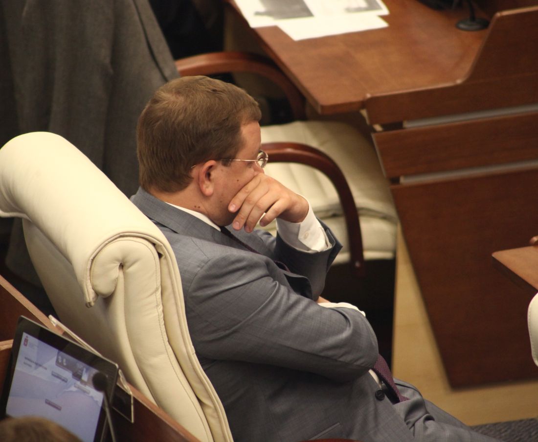 Взял под тролль правительство