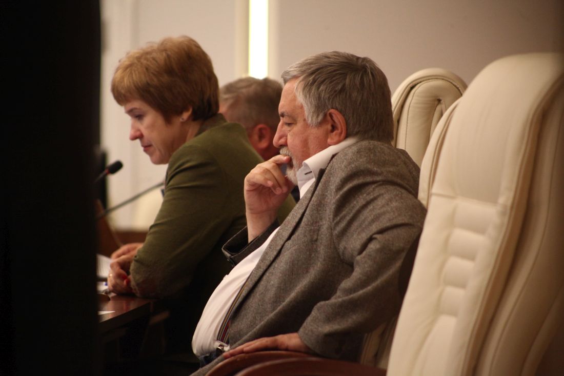 Взял под тролль правительство