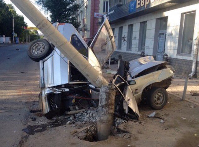 В ДТП на ул. Островского погиб мотоциклист. Движение транспорта перекрыто