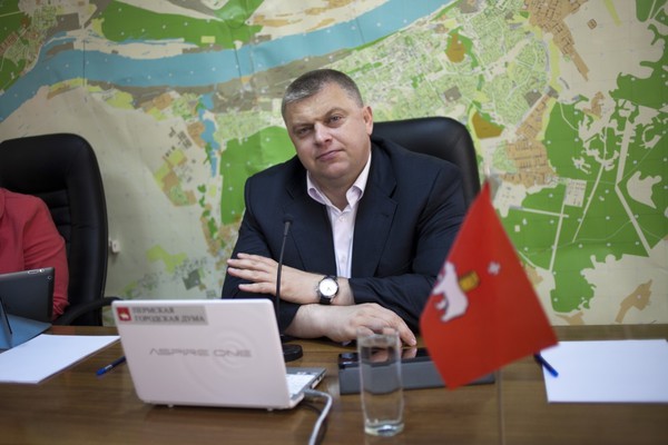 Кресло закачалось