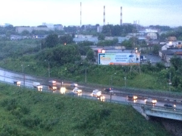 Балкон оторвало. Природные катаклизмы обрушились на Пермь, повредив дома, автомобили и железнодорожные пути