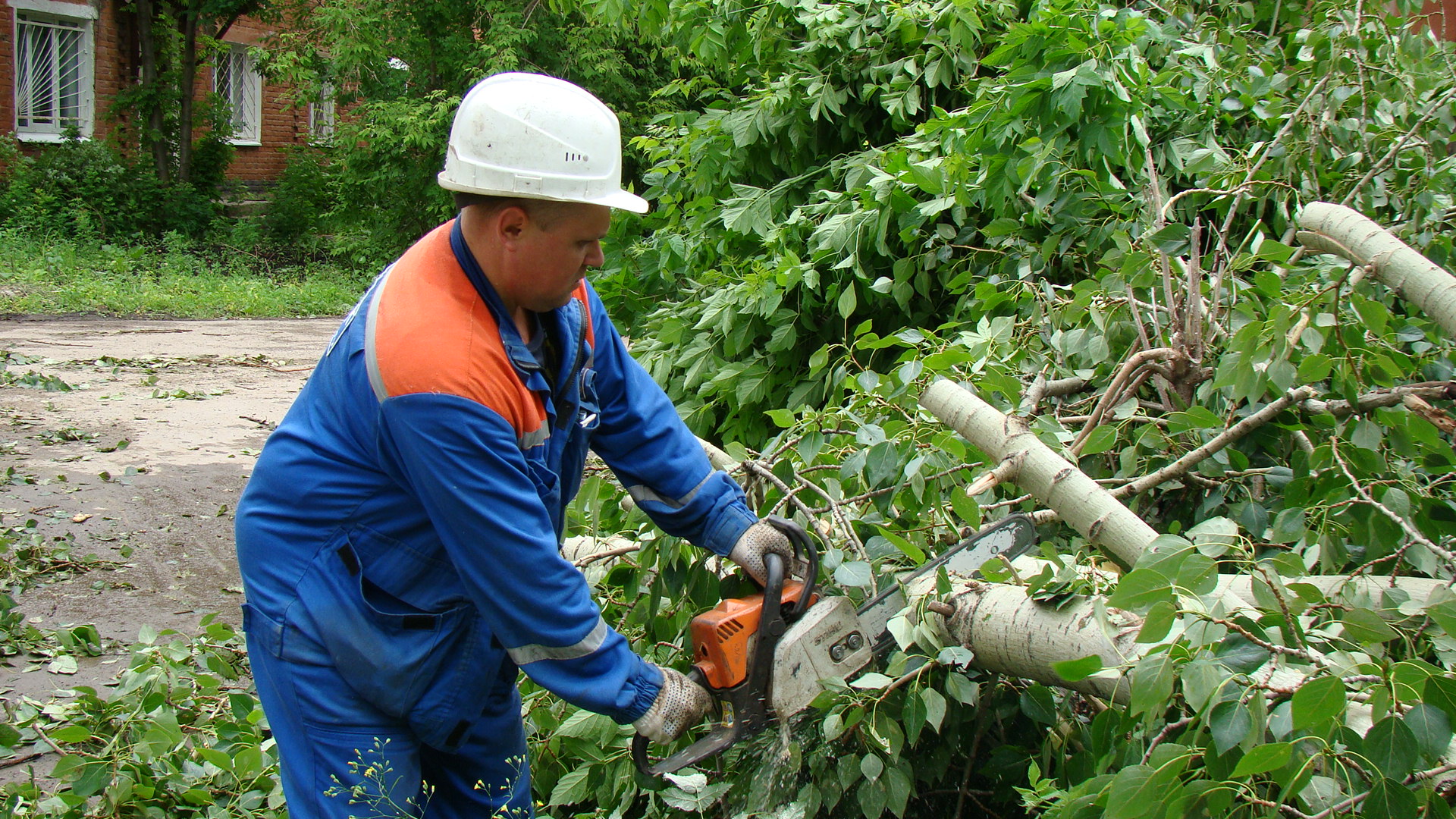 Подача электроэнергии в пострадавшие от грозы районы Прикамья частично восстановлена
