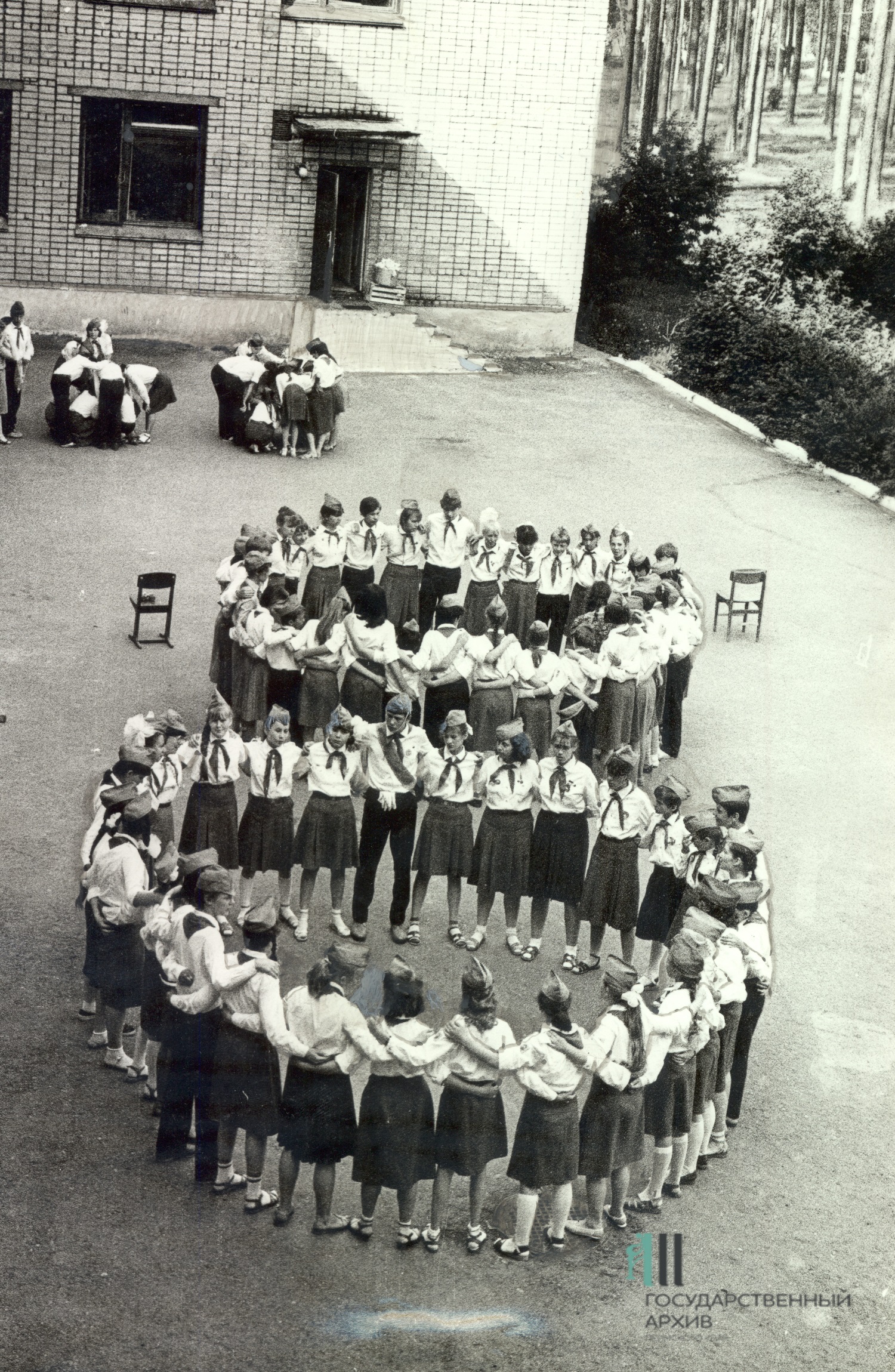 Взвейтесь кострами