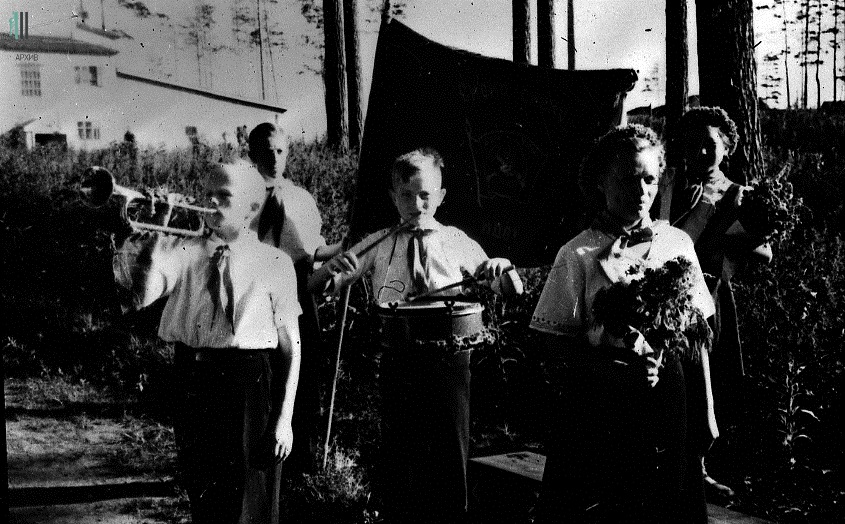 Взвейтесь кострами