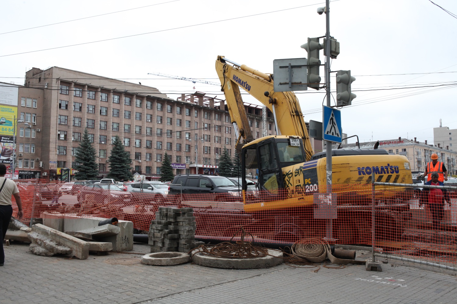 Павильон зазаборный: несмотря на заявление Минкульта, строительство павильона возле отеля «Прикамье» продолжается