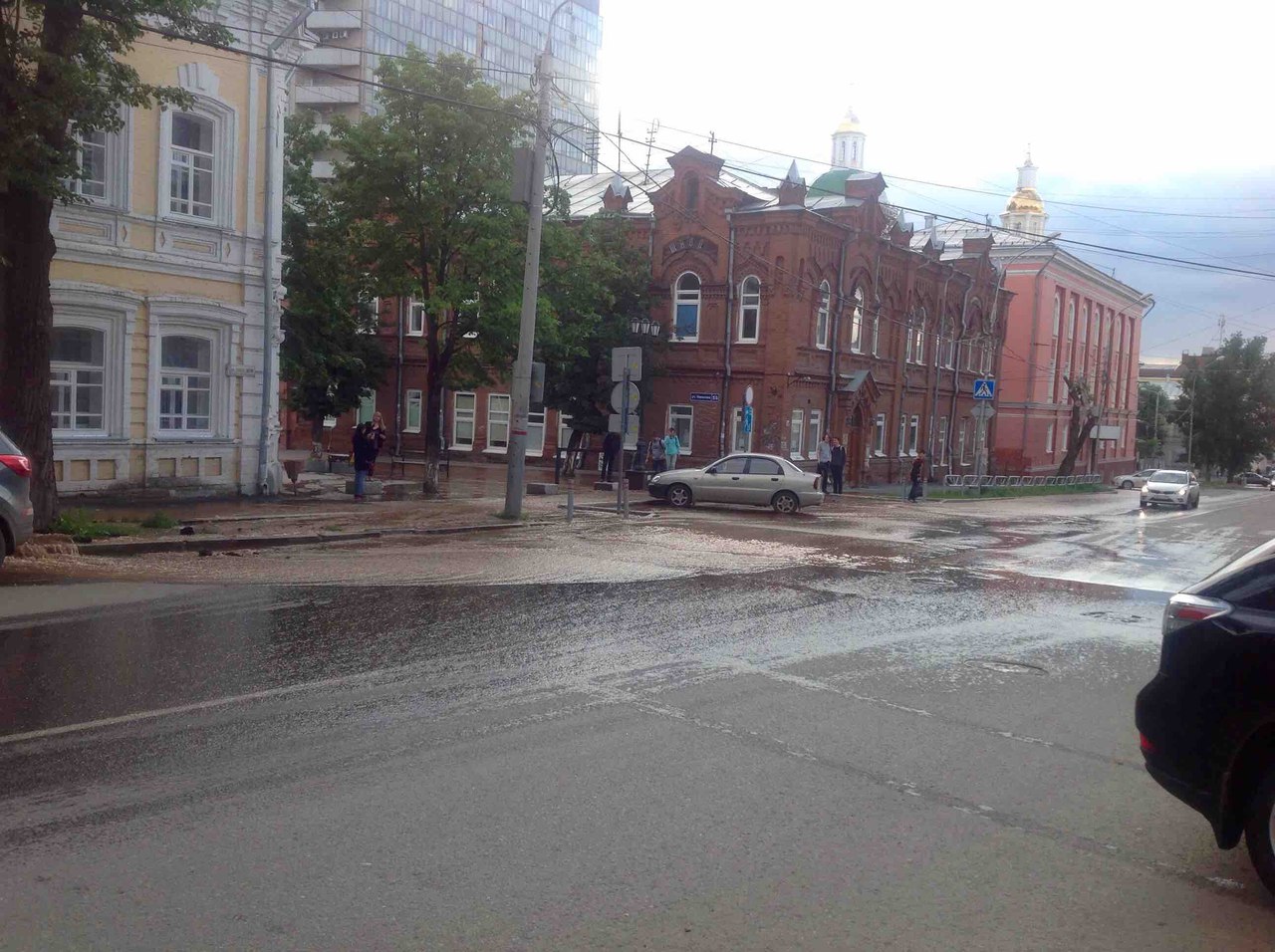 На перекрестке улиц Пермской и Газеты Звезда потоп