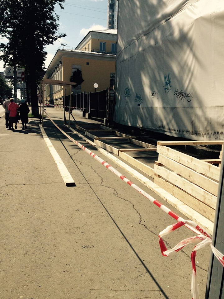 На ул. Сибирская сносят деревянный барак, портящий вид на Гимназию №11