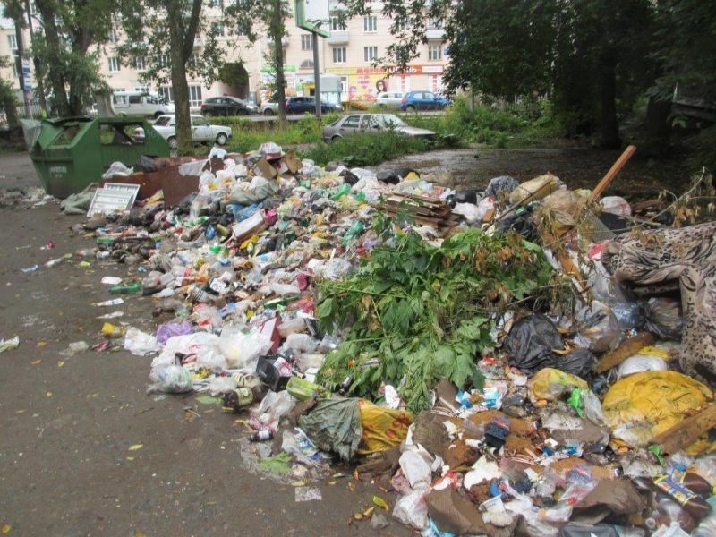 Пермская УК оставила 20 кубометров мусора после разрыва договора на обслуживание дома