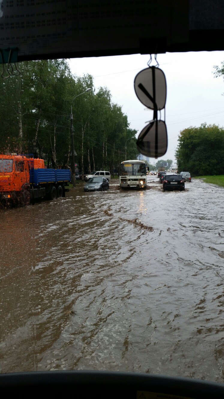 Утонувшая Пермь. Последствия суточного дождя в фотографиях пользователей соцсетей