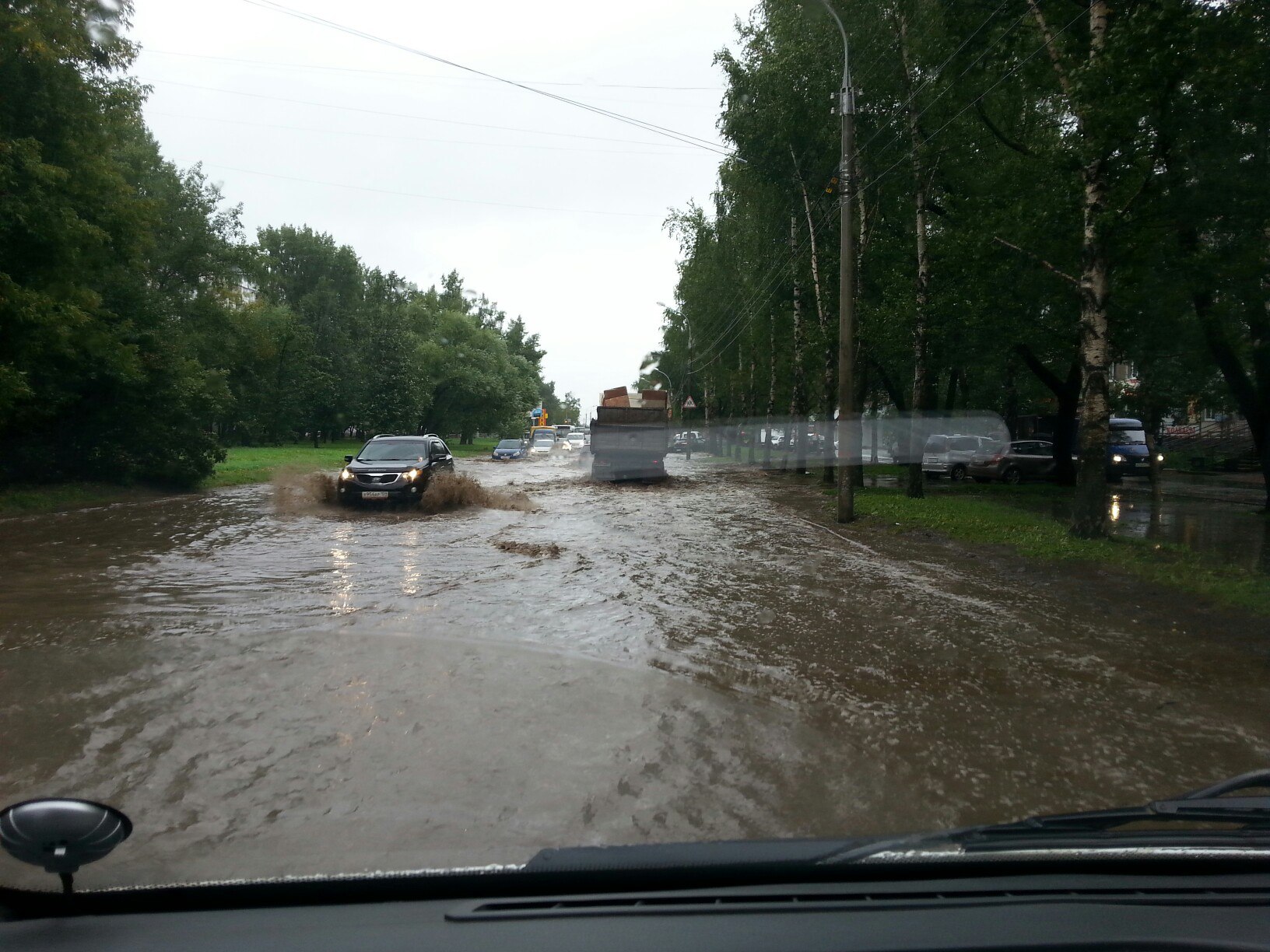 Утонувшая Пермь. Последствия суточного дождя в фотографиях пользователей соцсетей