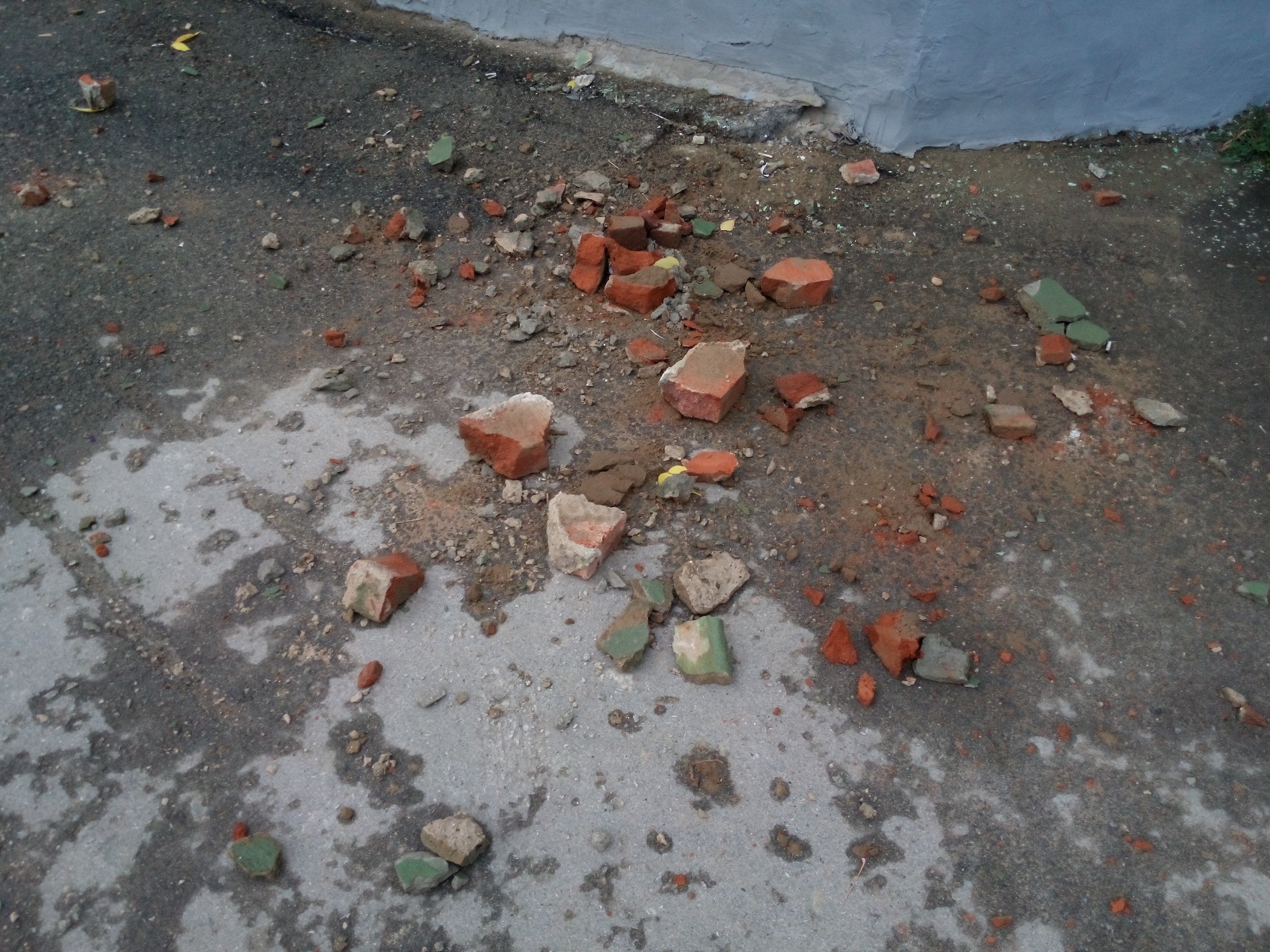 Дом на Куйбышева, 86, треснувший два года назад, продолжает разрушаться