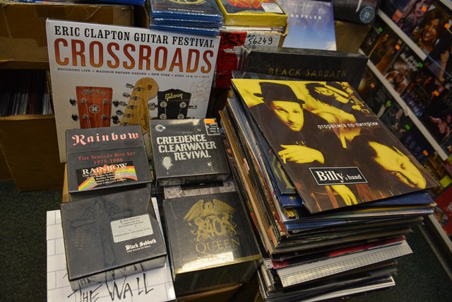 Пластинка выделки-то стоит!